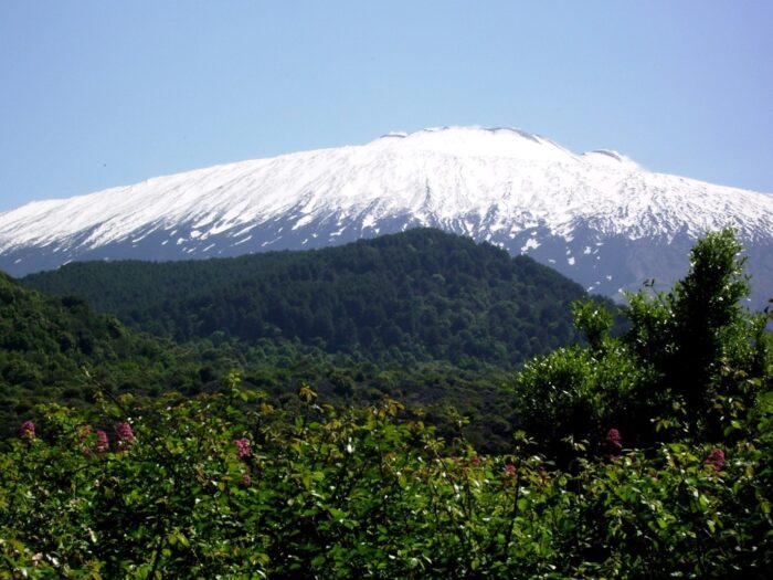 etna innevato