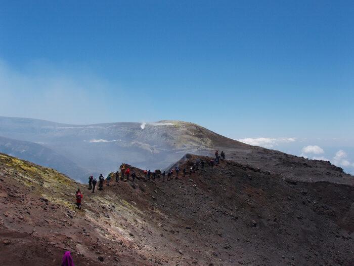 escursione guidata turisti zona sommitale giugno 2015