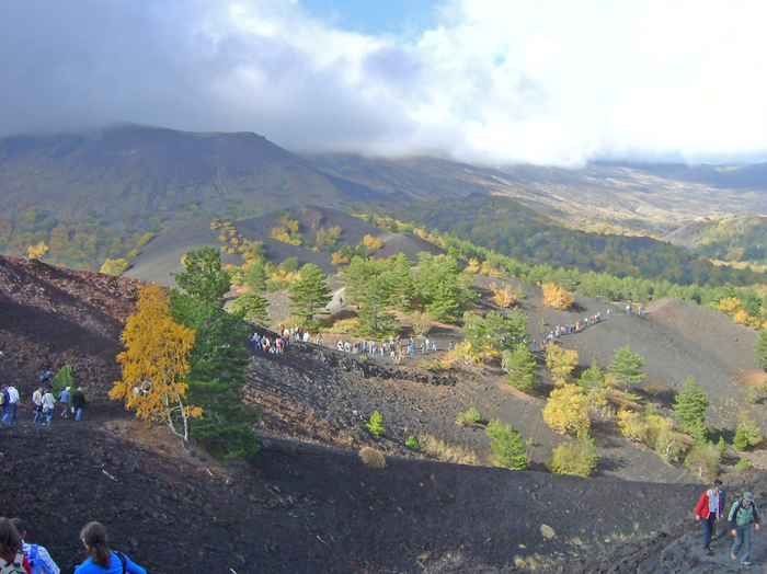 trekking di gruppo sull'Etna